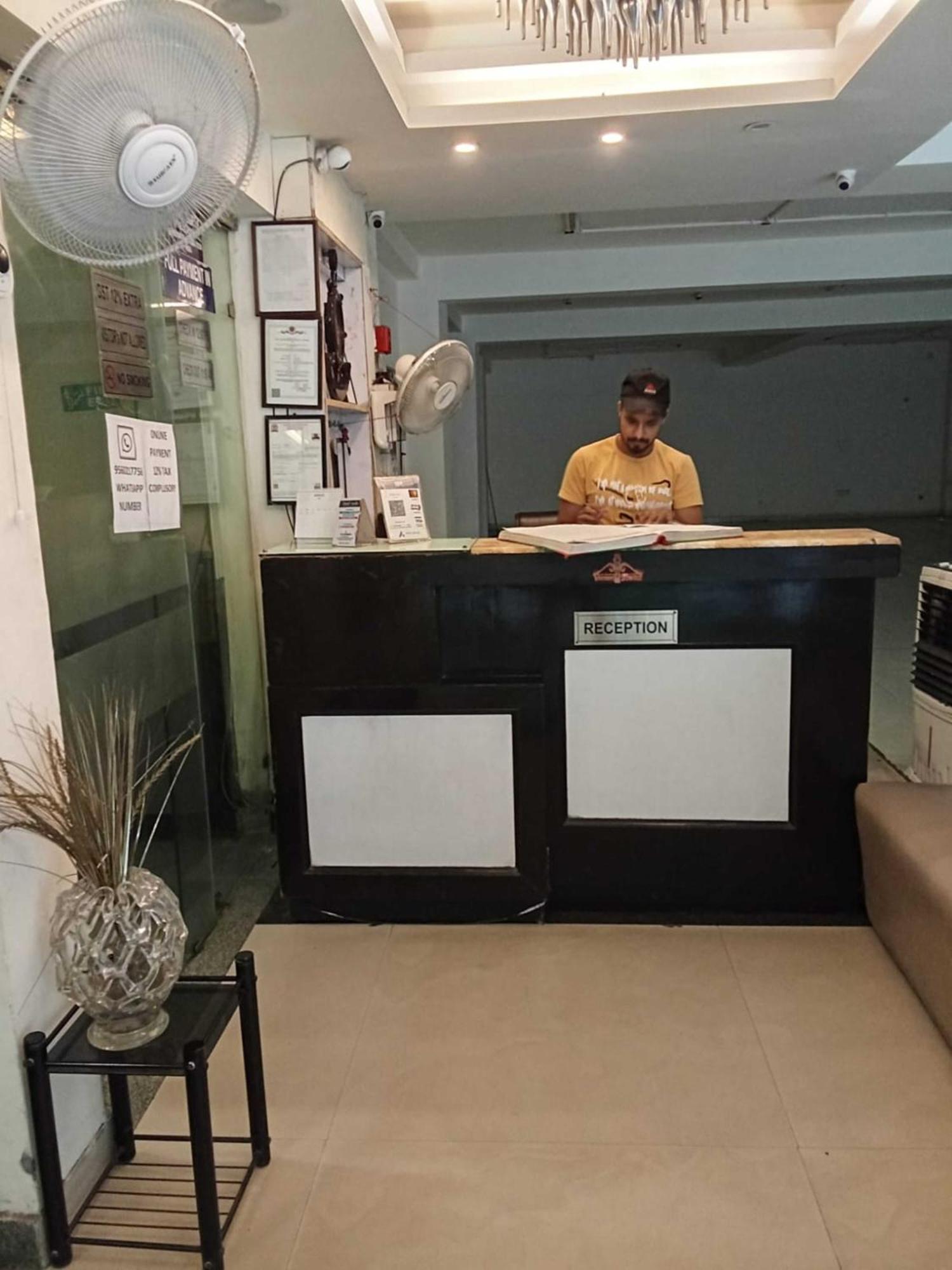 Paschim Vihar Hotel เดลี ภายนอก รูปภาพ